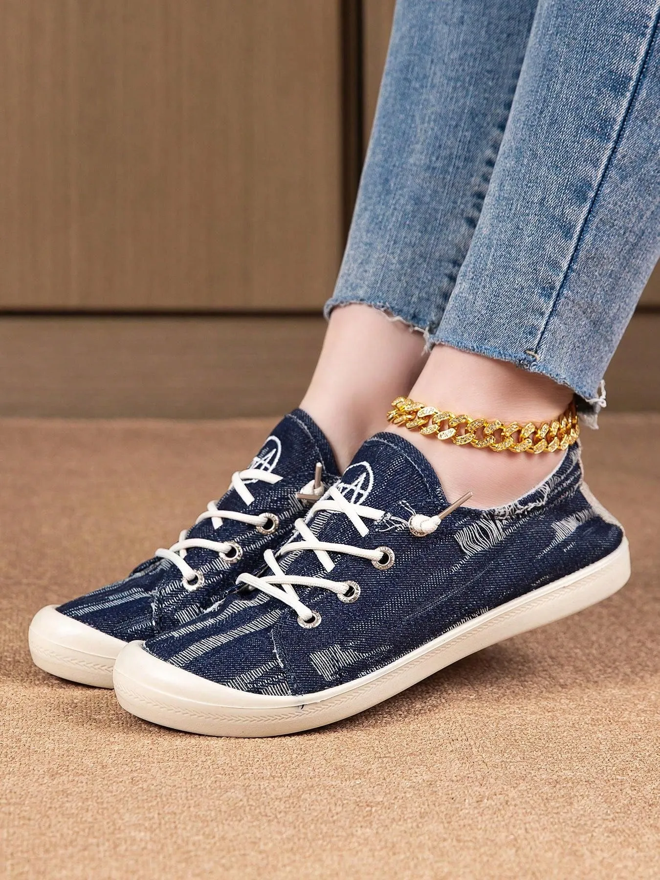 2024 Campus Chic: Lightweight Canvas Shoes for Plus Size Women