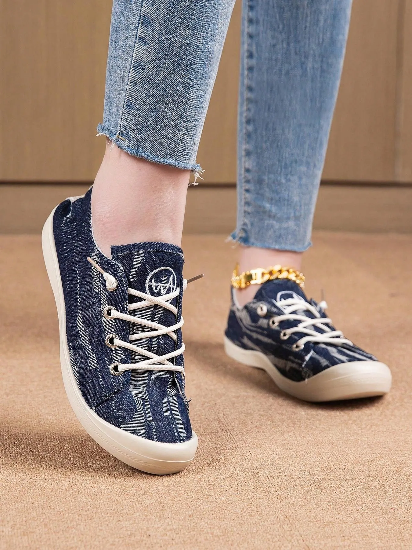 2024 Campus Chic: Lightweight Canvas Shoes for Plus Size Women