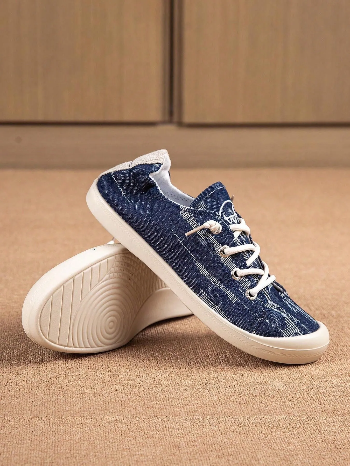 2024 Campus Chic: Lightweight Canvas Shoes for Plus Size Women