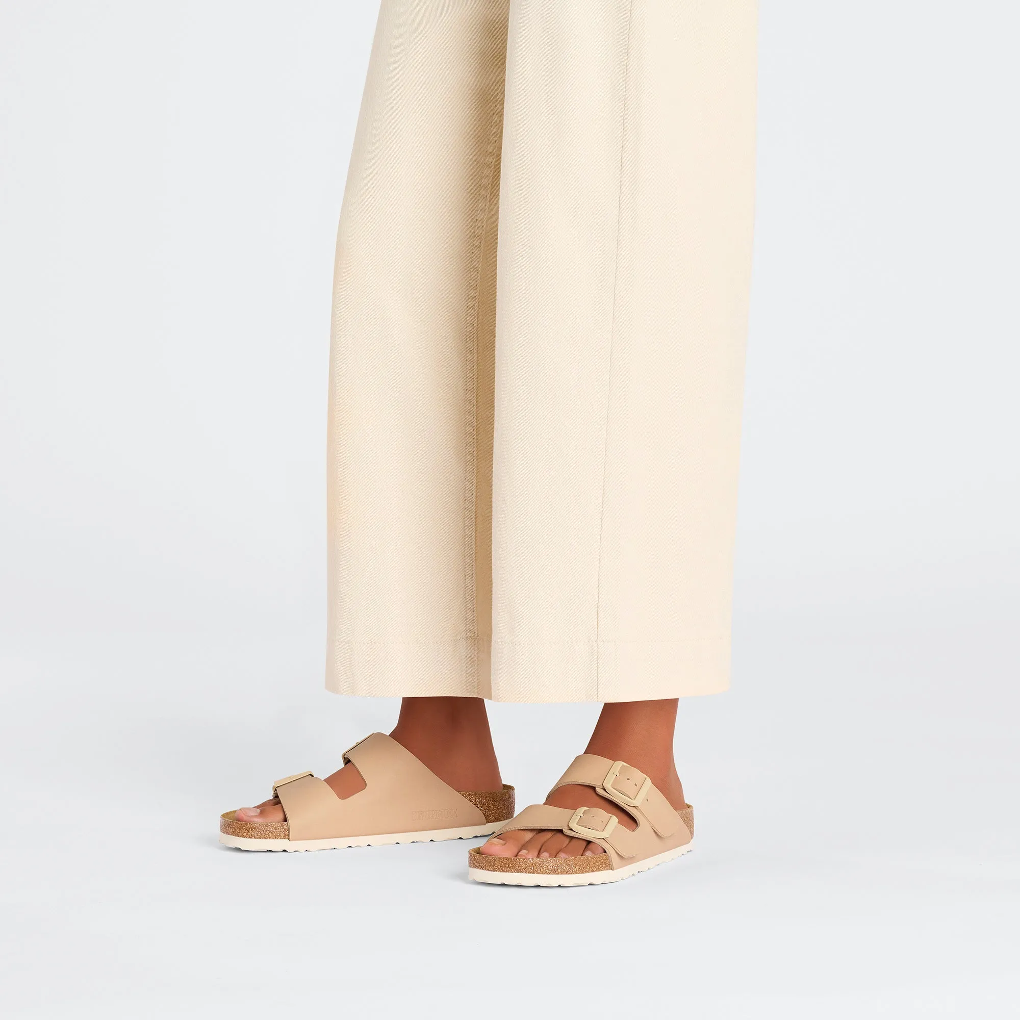 BIRKENSTOCK ARIZONA NARROW FIT IN NEW BEIGE