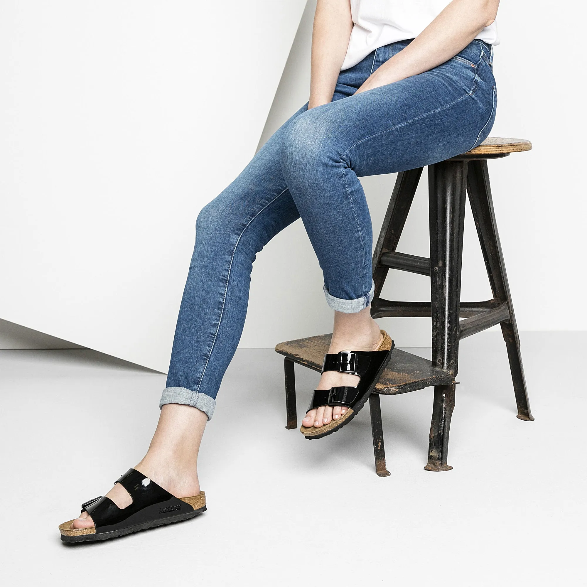 BIRKENSTOCK ARIZONA NARROW FIT IN PATENT BLACK