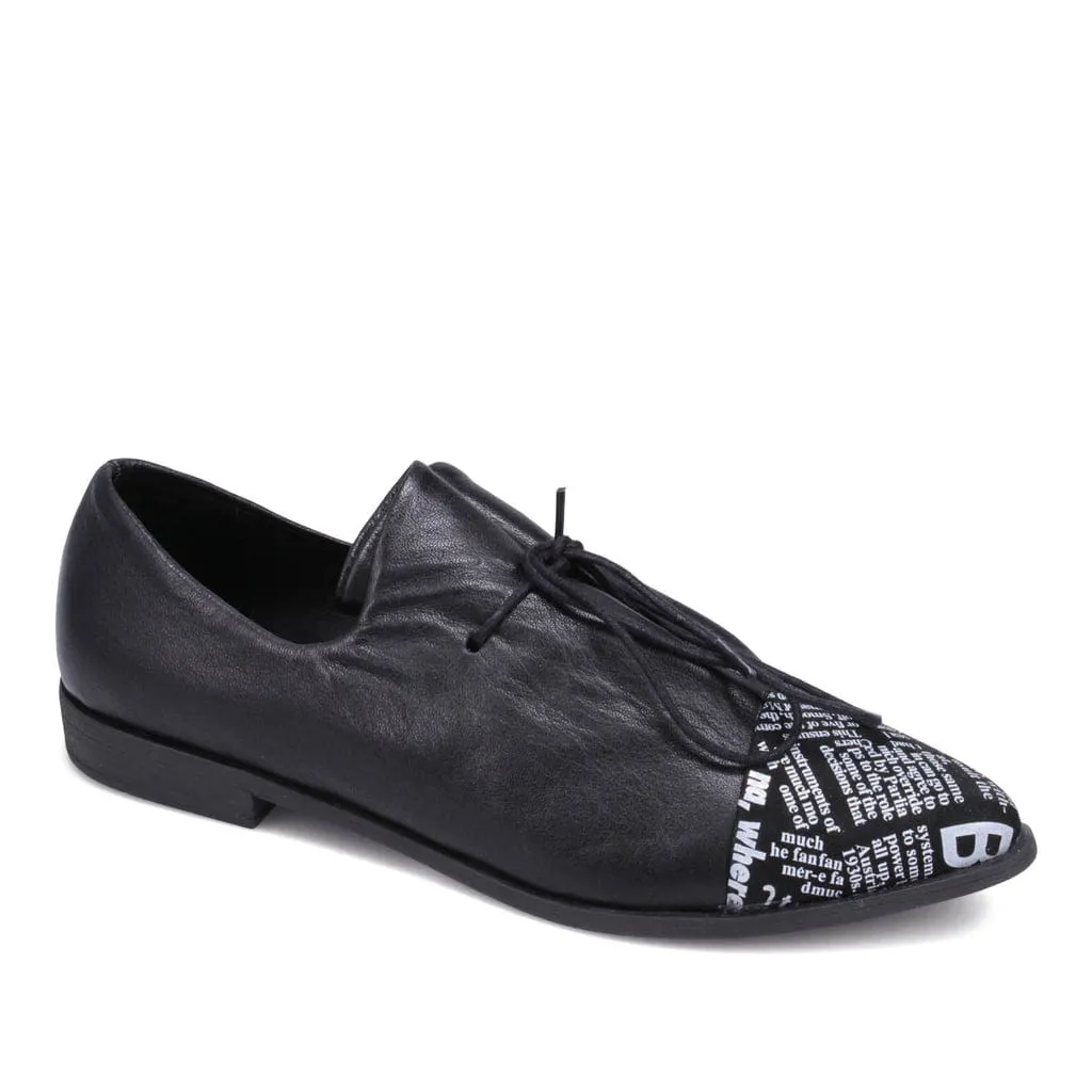 Bueno Women's Bailey Flats- Black/ Newsprint