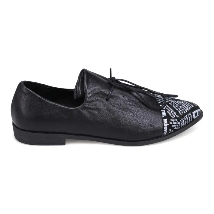 Bueno Women's Bailey Flats- Black/ Newsprint