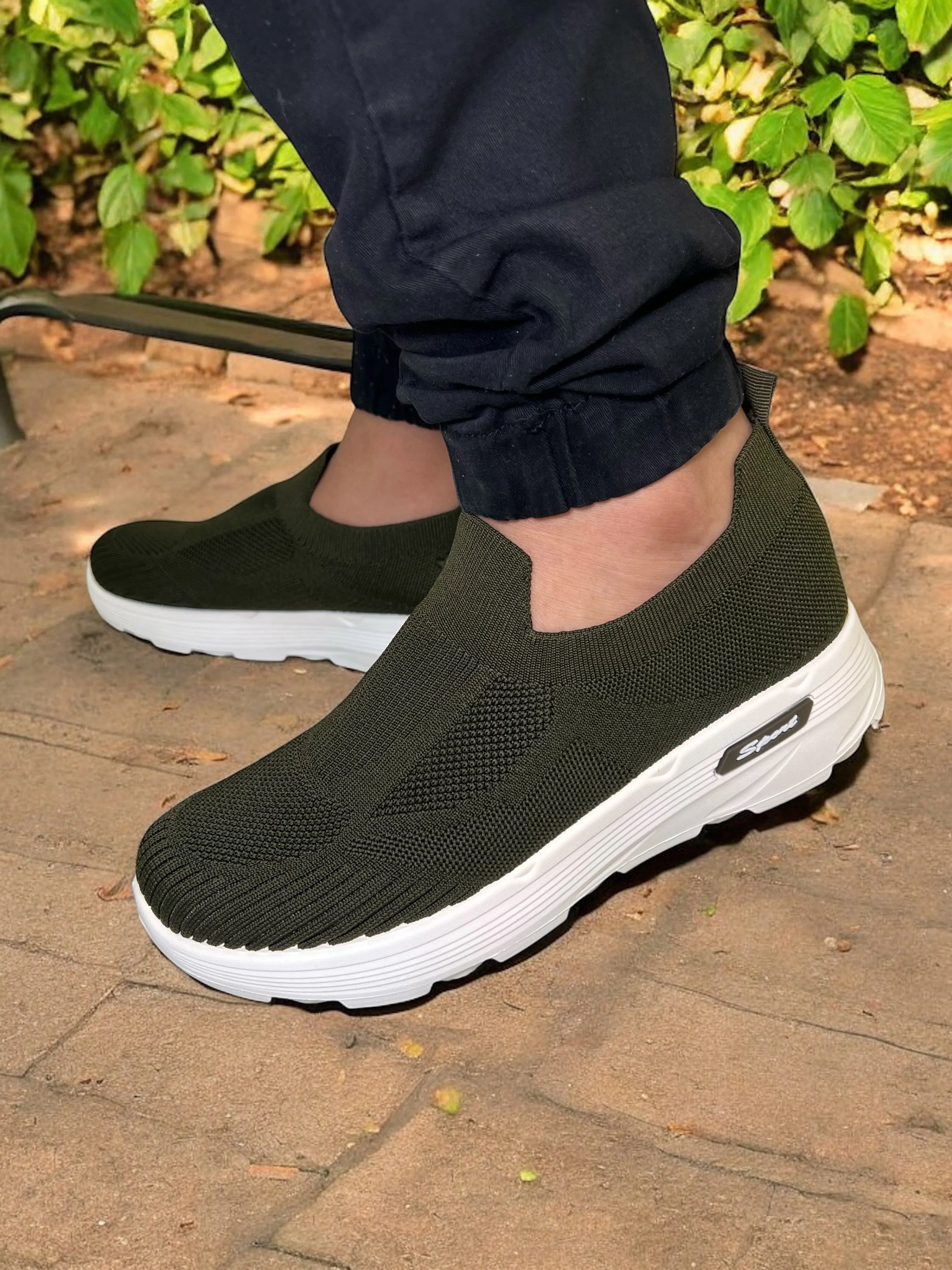 SHIDaQIN Midnight Stealth - Knit Slip-On Sneakers